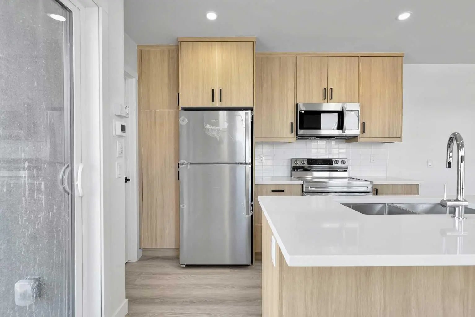 4903 Bowness Road Northwest, Calgary – Residential Row/Townhouse Listing Photo 2