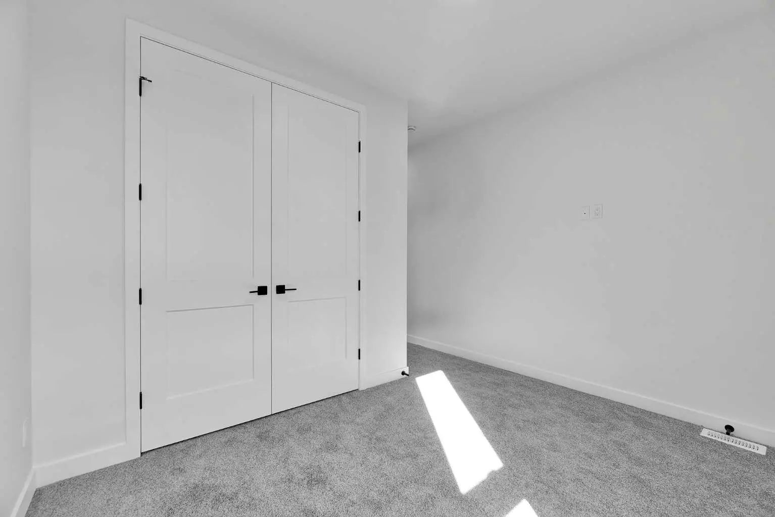 4905 Bowness Road Northwest, Calgary – Residential Row/Townhouse Listing Photo 14