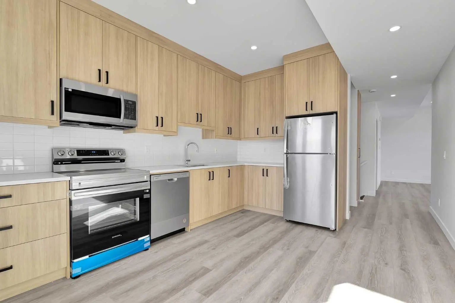 4905 Bowness Road Northwest, Calgary – Residential Row/Townhouse Listing Photo 3