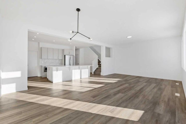 438 Corner Glen Way Ne, Calgary