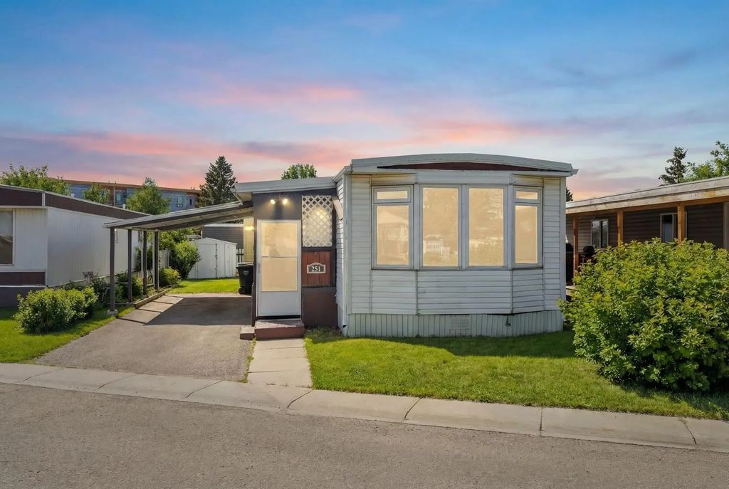 251 3223 83 Street Nw, Calgary