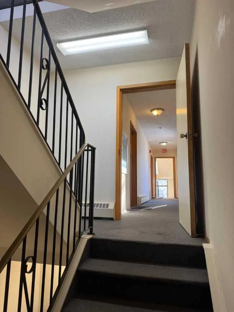 1-7, 2515 First Avenue Northwest, Calgary – Multi-Family Apartment Listing Photo 4