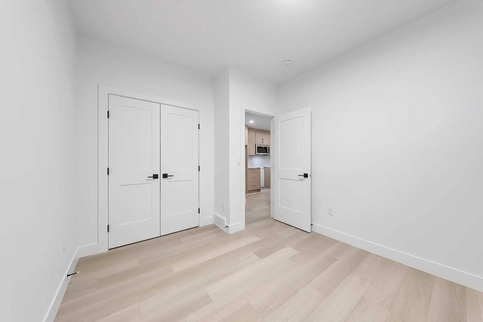 732 33a Street Northwest, Calgary – Residential Semi Detached (Half Duplex) Listing Photo 37