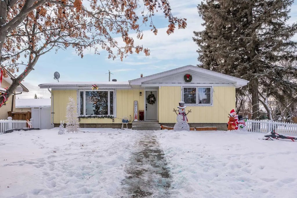 2 Grand Park Crescent , Camrose