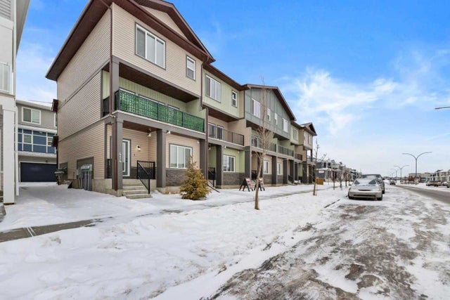 414 Corner Meadows Square Ne, Calgary