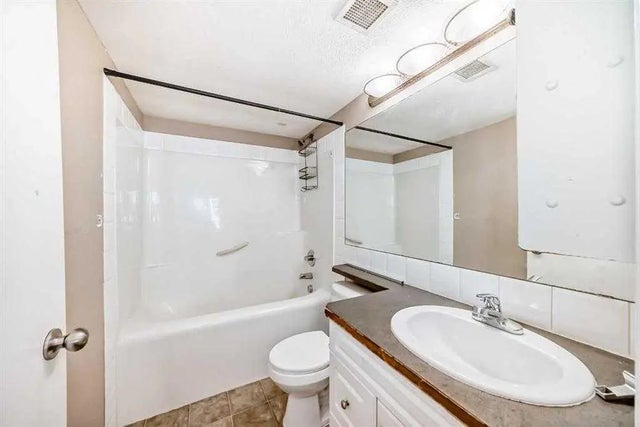 411, 2000 Applevillage Court Se, Calgary