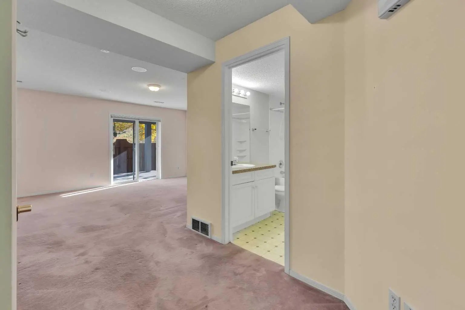 140 Valley Ridge Heights Northwest, Calgary – Residential Row/Townhouse Listing Photo 6