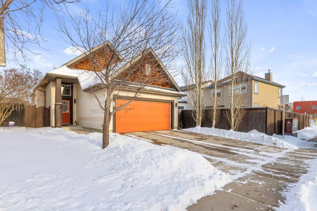8 Copperfield Manor Se, Calgary