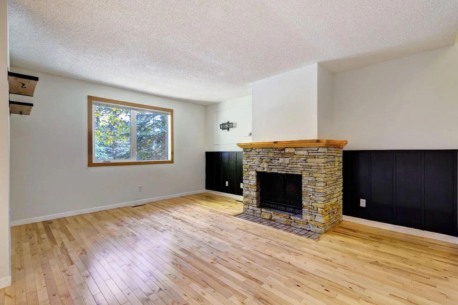 105 200 Three Sisters Drive , Canmore – Residential Row/Townhouse Listing Photo 3