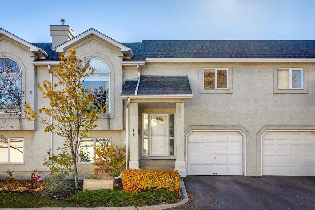 19 Sunlake Gardens Se, Calgary