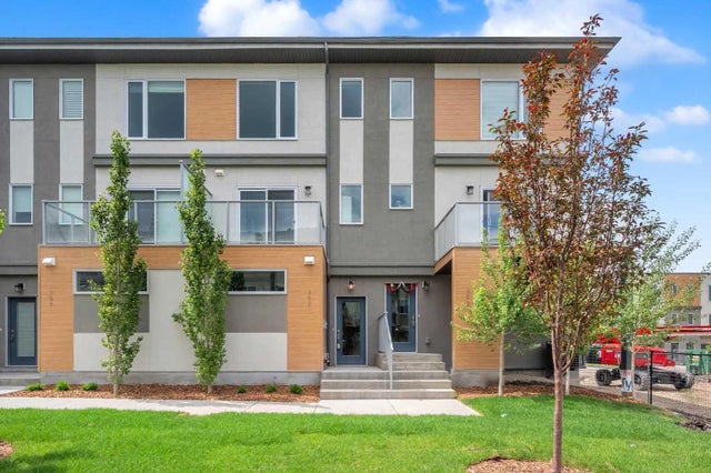 305 Shawnee Square Sw, Calgary