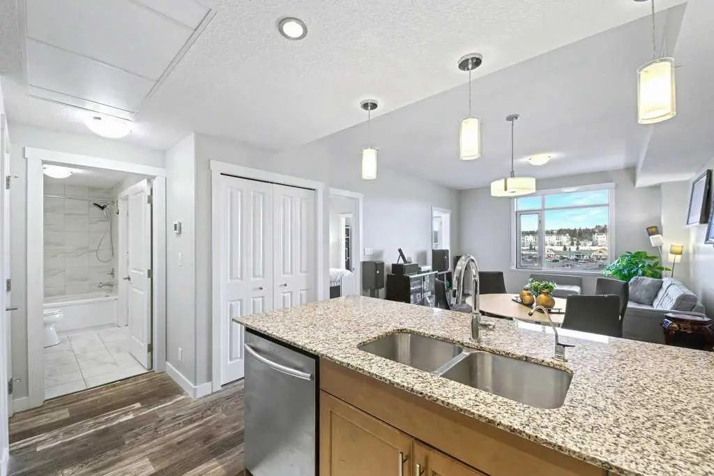 807, 32 Varsity Estates Circle Northwest, Calgary – Residential Apartment Listing Photo 5