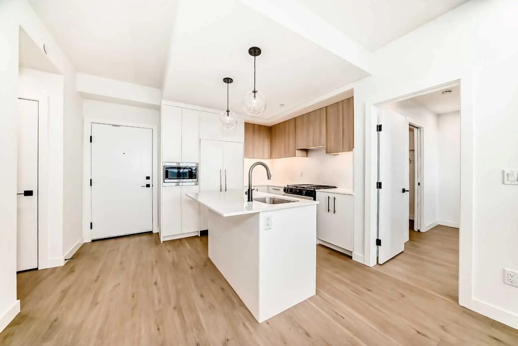 817, 8375 Broadcast Avenue Sw, Calgary