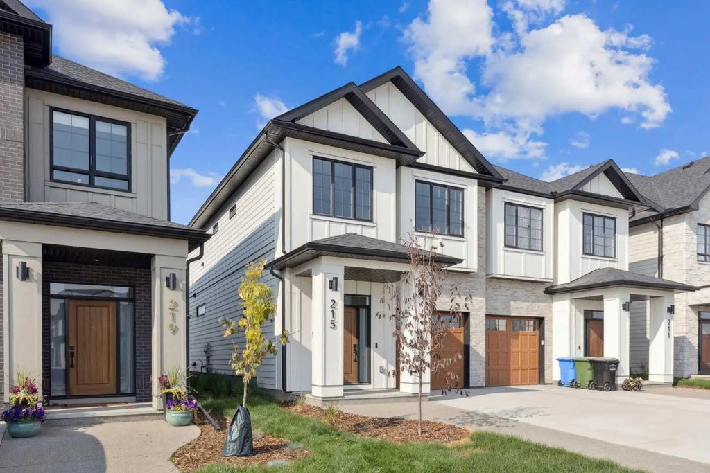 215 Greenwich Drive Nw, Calgary