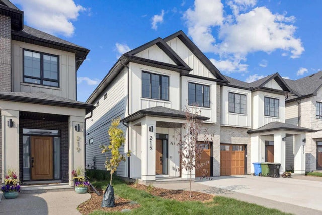215 Greenwich Drive Nw, Calgary