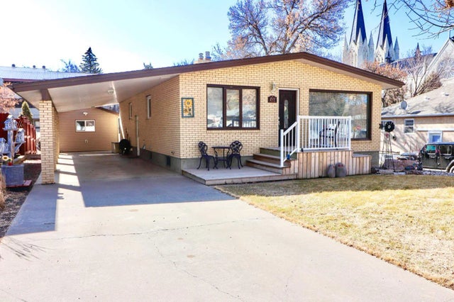 211 3 Street Ne, Medicine Hat