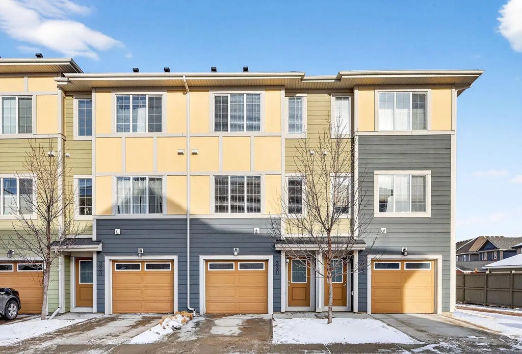 330 Marquis Lane Se, Calgary