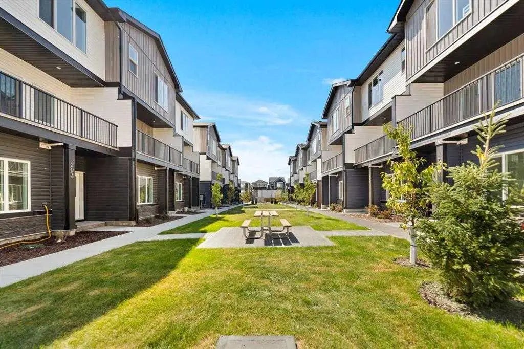 602, 90 Corner Meadows Manor Northeast, Calgary – Residential Row/Townhouse Listing Photo 3
