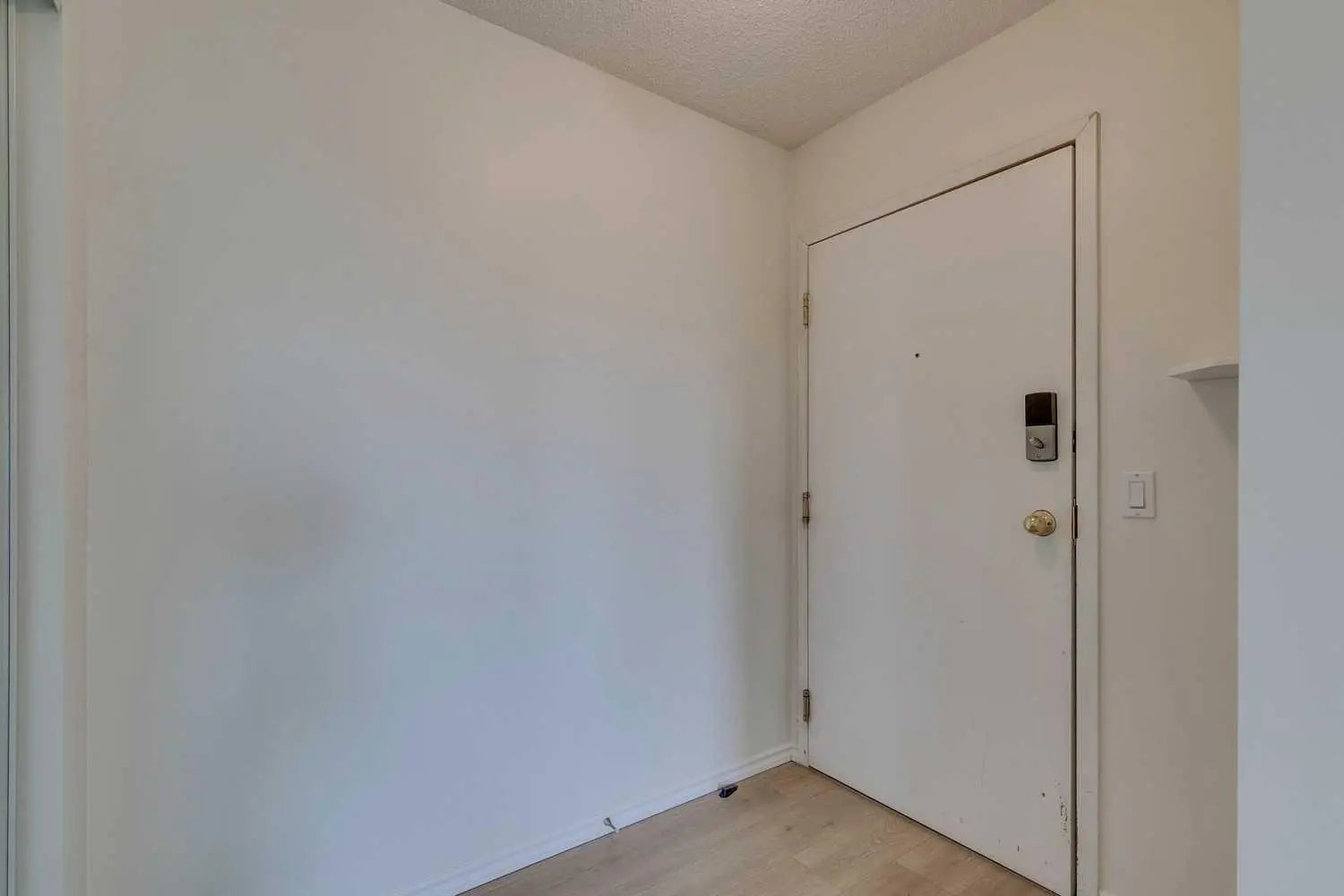 301, 7301 Valleyview Park Southeast, Calgary – Residential Apartment Listing Photo 4