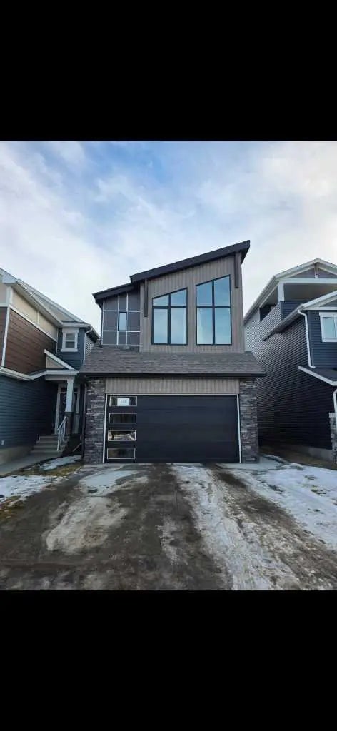 138 Silver Spruce Grove Sw, Calgary