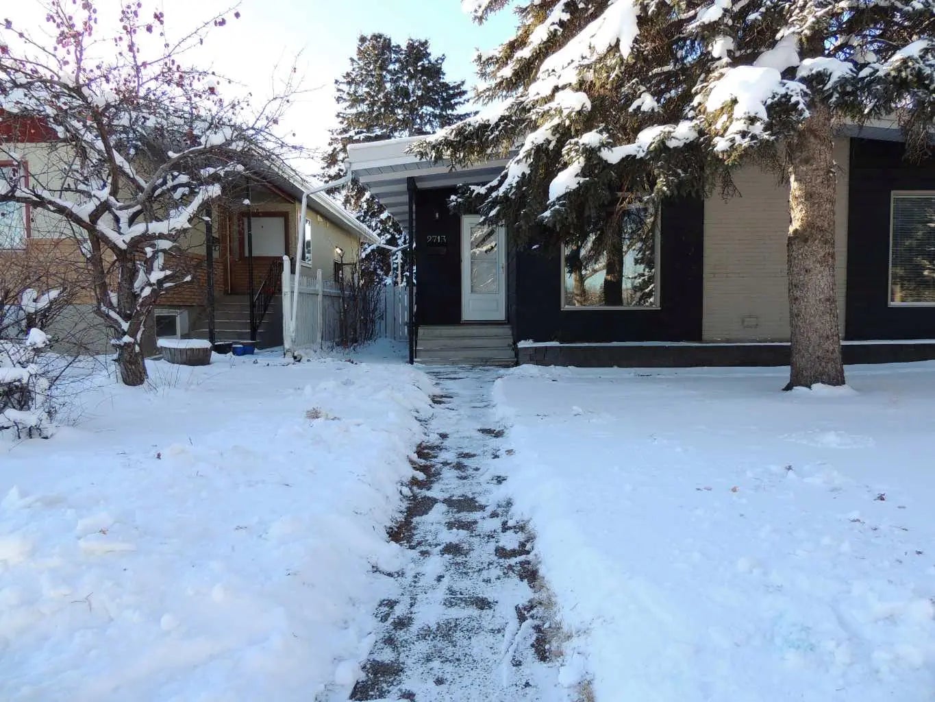 2713 Canmore Road Northwest, Calgary – Residential Semi Detached (Half Duplex) Listing Photo 2
