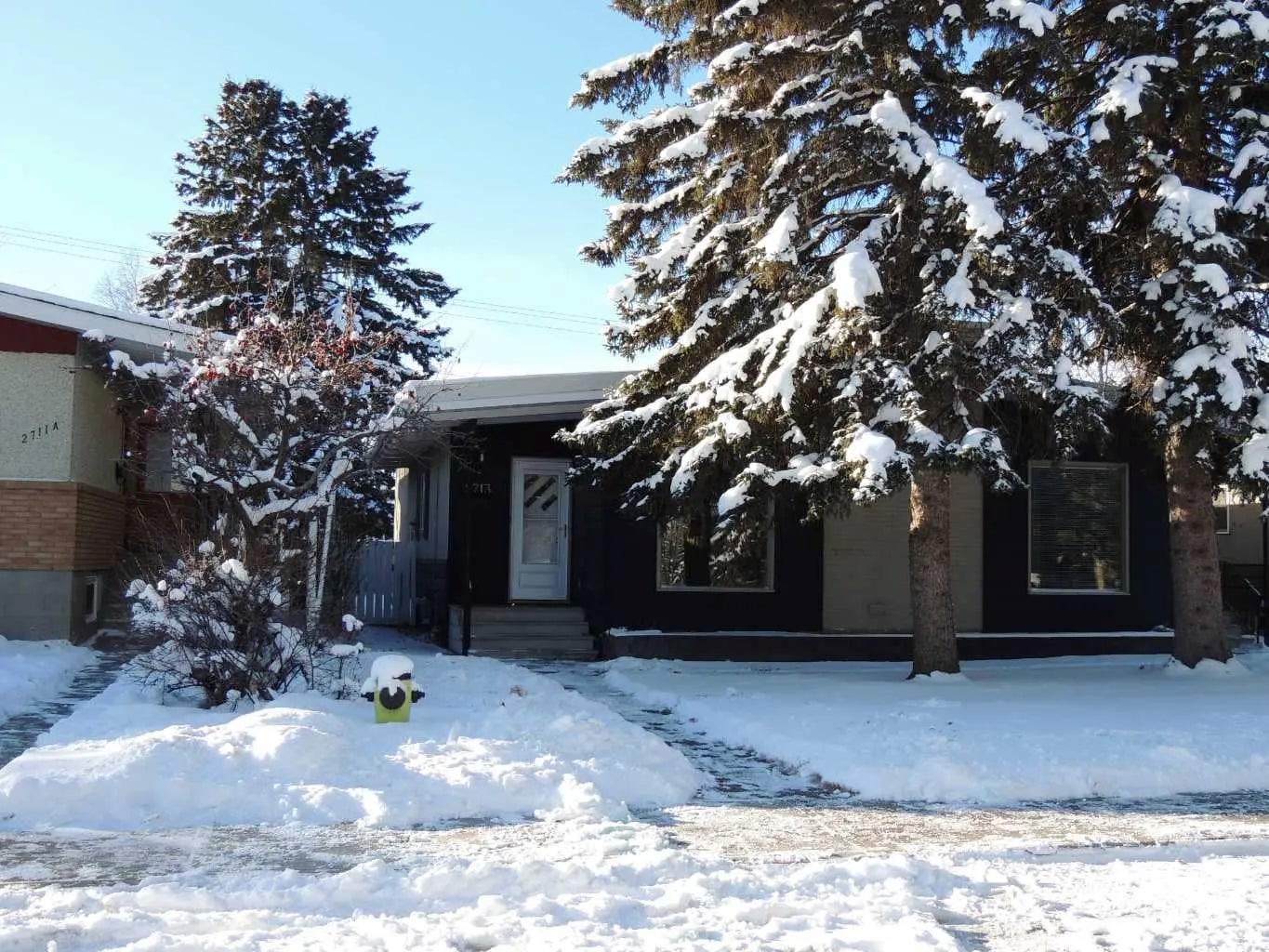 2713 Canmore Road Northwest, Calgary – Residential Semi Detached (Half Duplex) Listing Photo 3