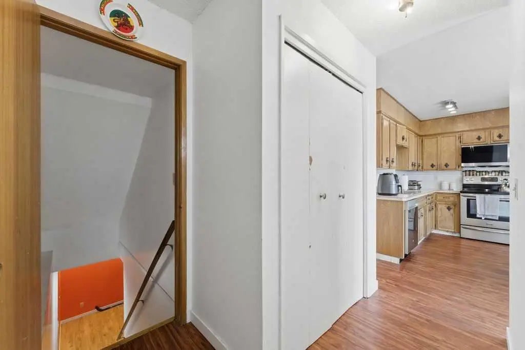 1447 Berkley Drive Northwest, Calgary – Residential Detached Listing Photo 10