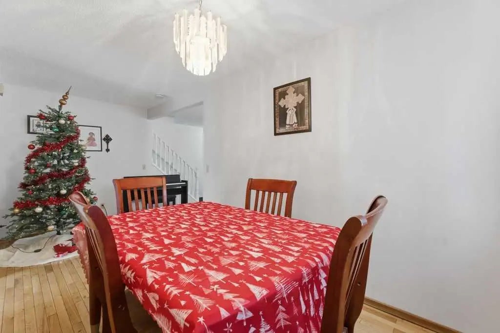 1447 Berkley Drive Northwest, Calgary – Residential Detached Listing Photo 5