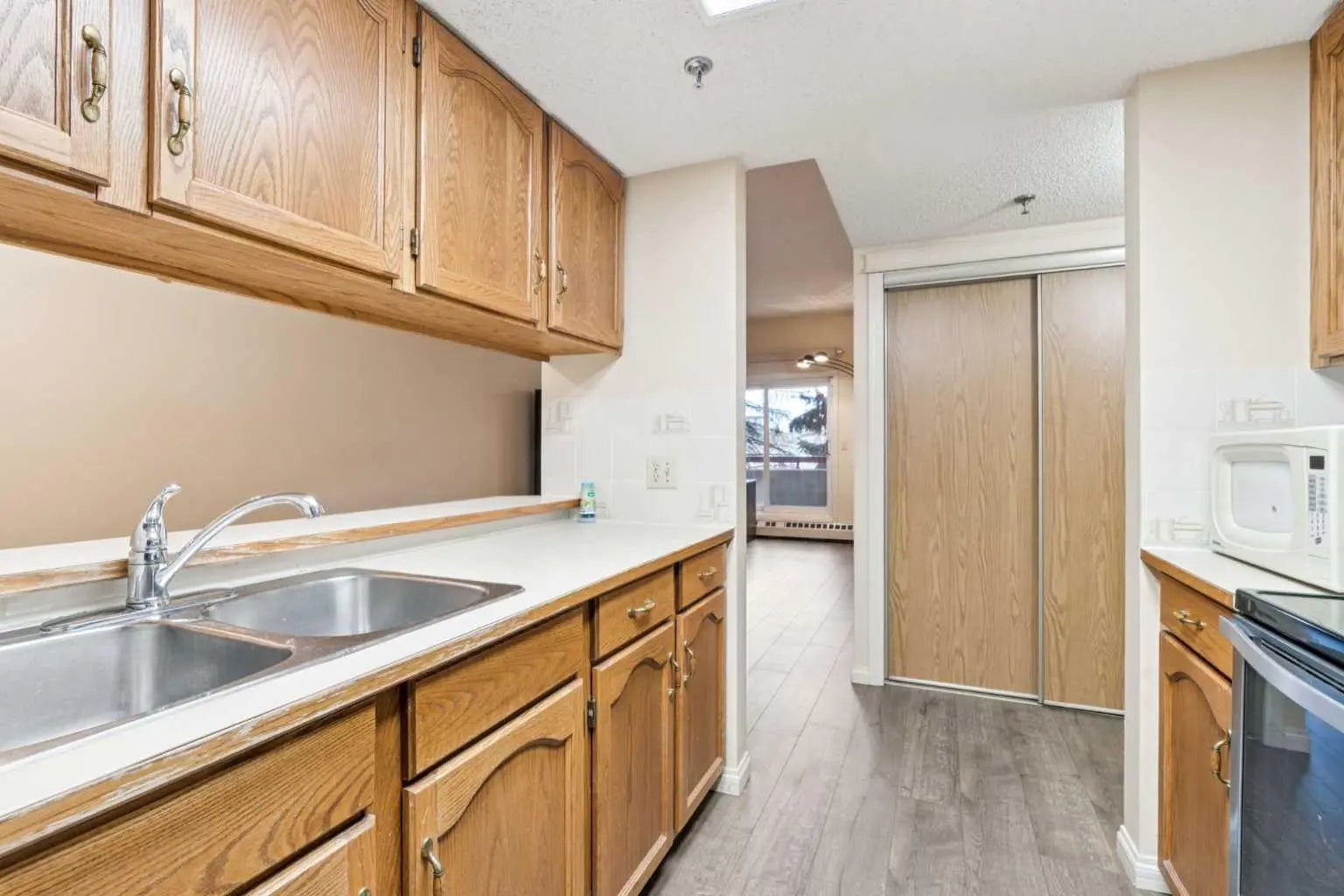 103, 2011 University Drive Northwest, Calgary – Residential Apartment Listing Photo 6