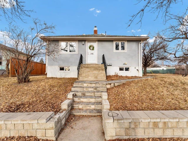 198 1 Street Ne, Medicine Hat