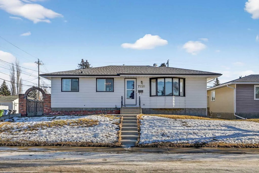 7228 Huntridge Hill Ne, Calgary
