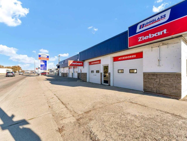 1137 & 1139 Kingsway Avenue Se, Medicine Hat