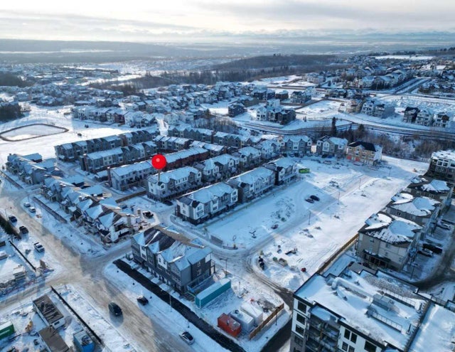 102, 2231 81st Street Sw, Calgary