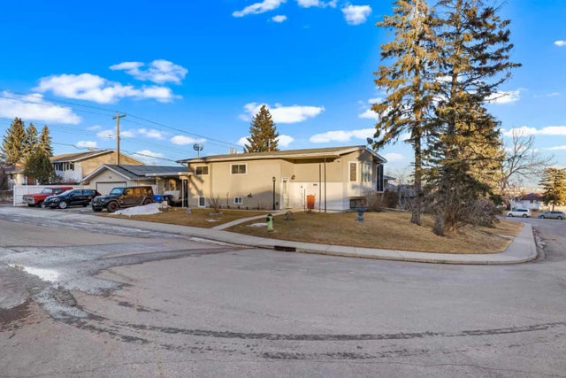 1016 Hunterdale Place Nw, Calgary