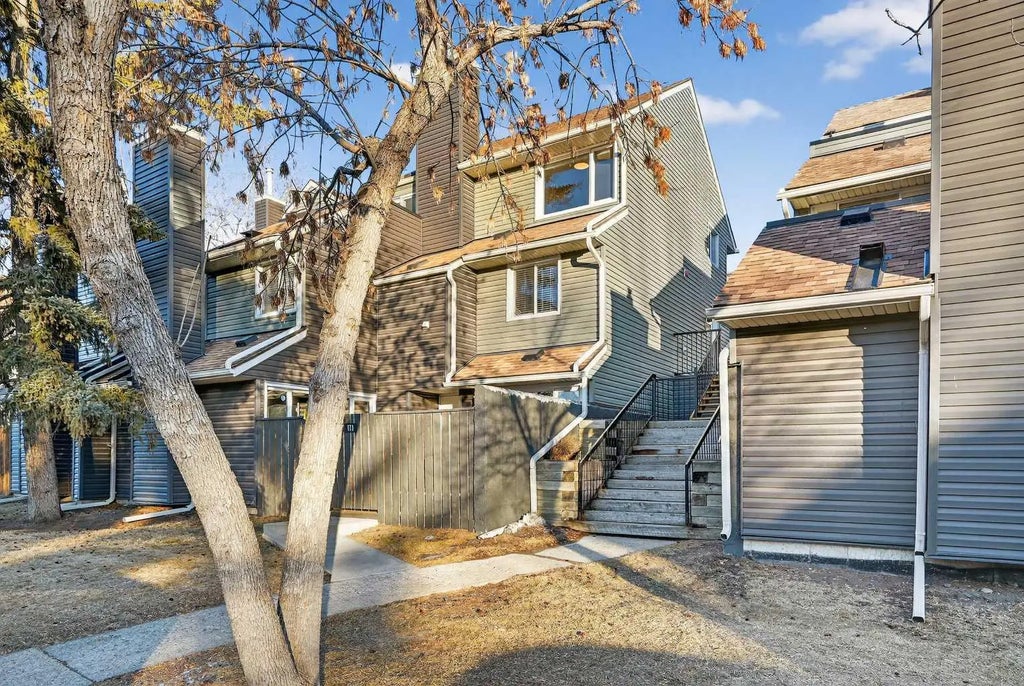 211, 25 Glamis Green Sw, Calgary