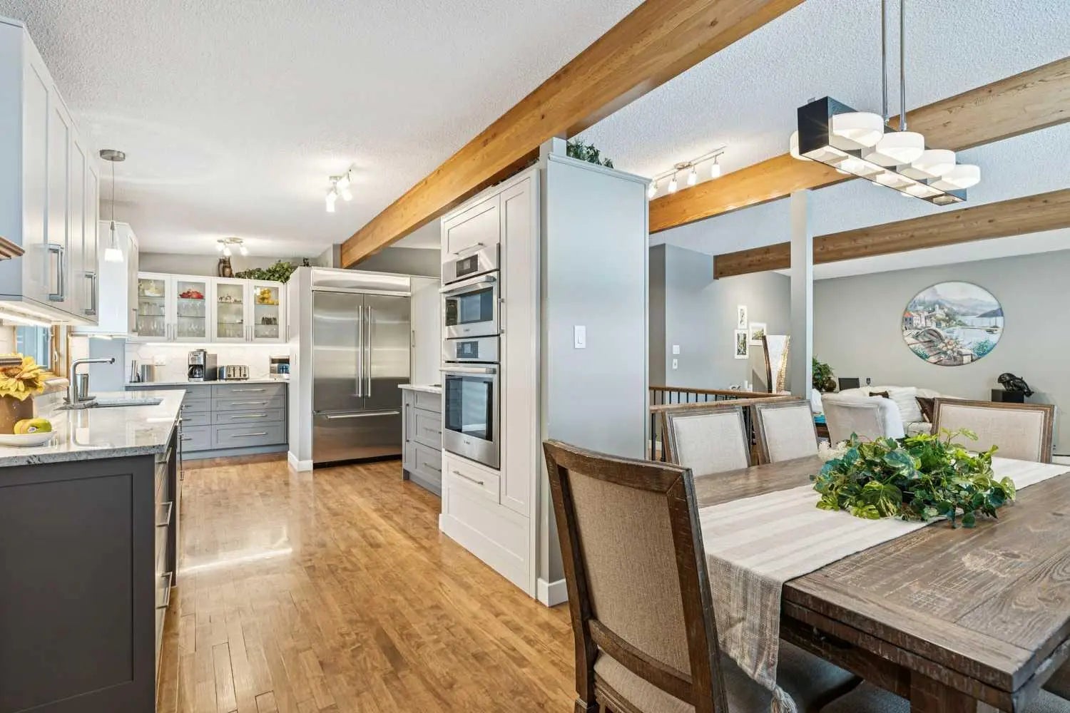 8 Vardana Place Northwest, Calgary – Residential Detached Listing Photo 11