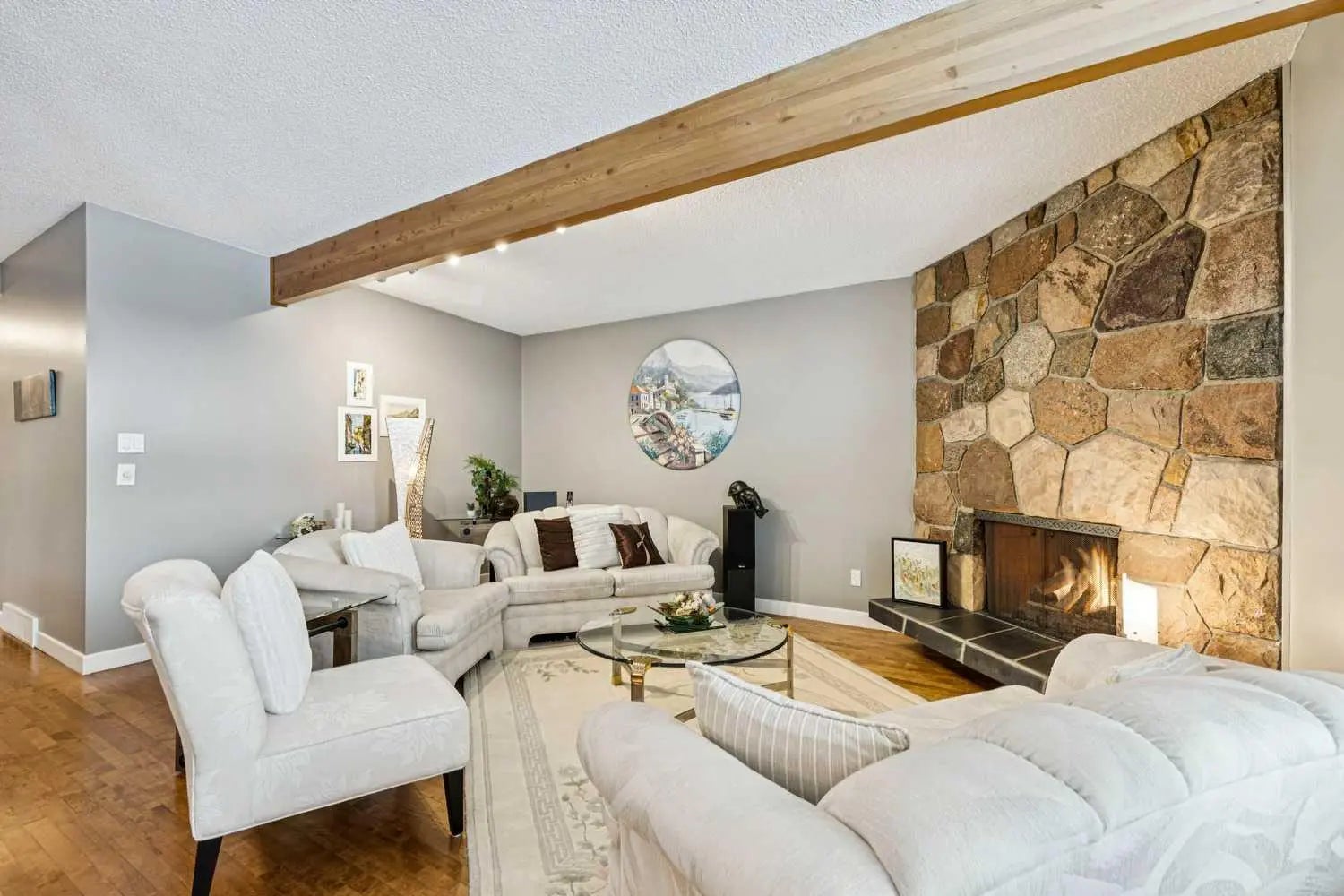 8 Vardana Place Northwest, Calgary – Residential Detached Listing Photo 14