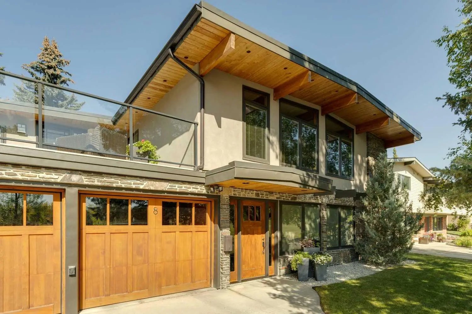 8 Vardana Place Northwest, Calgary – Residential Detached Listing Photo 2