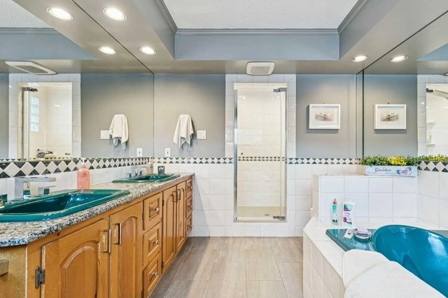 8 Vardana Place Northwest, Calgary – Residential Detached Listing Photo 21