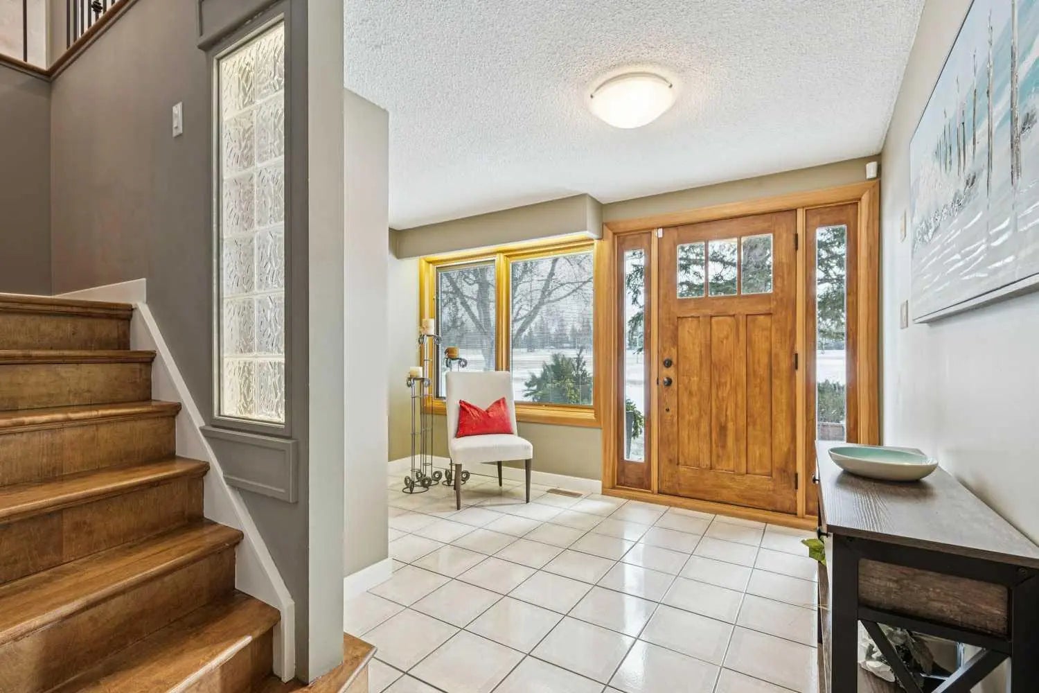 8 Vardana Place Northwest, Calgary – Residential Detached Listing Photo 3