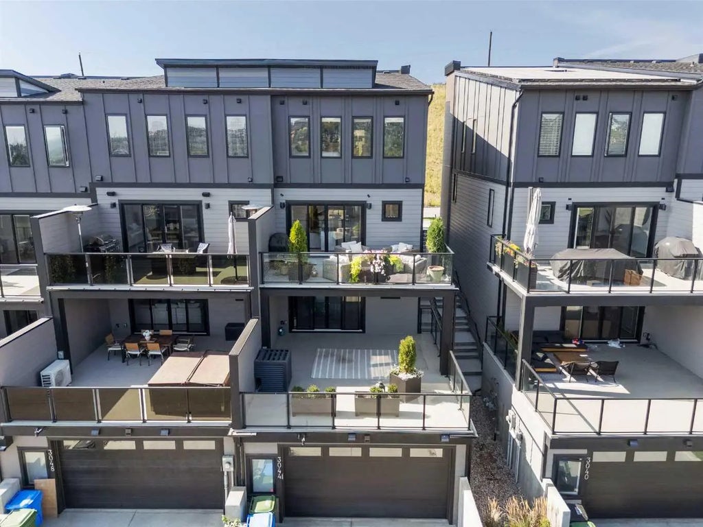 3044 85 Street Sw, Calgary