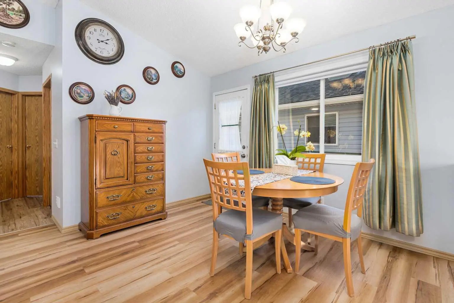 118 Bridleridge Way Southwest, Calgary – Residential Detached Listing Photo 4