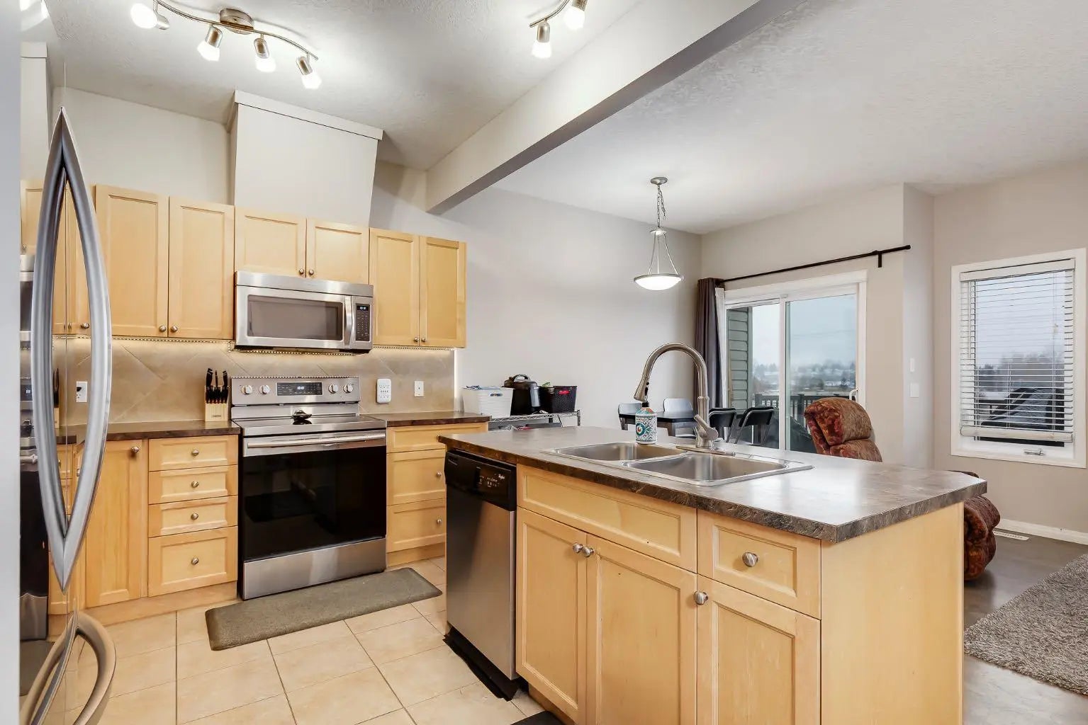 504, 620 Luxstone Landing Southwest, Airdrie – Residential Row/Townhouse Listing Photo 8