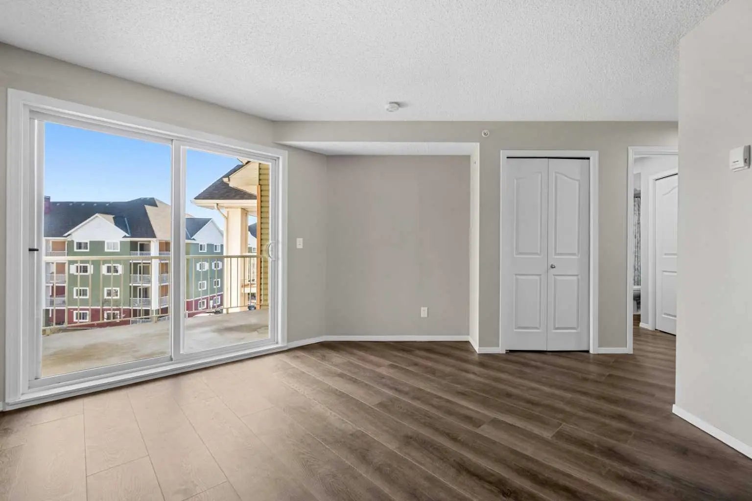 1411, 10 Prestwick Bay Southeast, Calgary – Residential Apartment Listing Photo 3