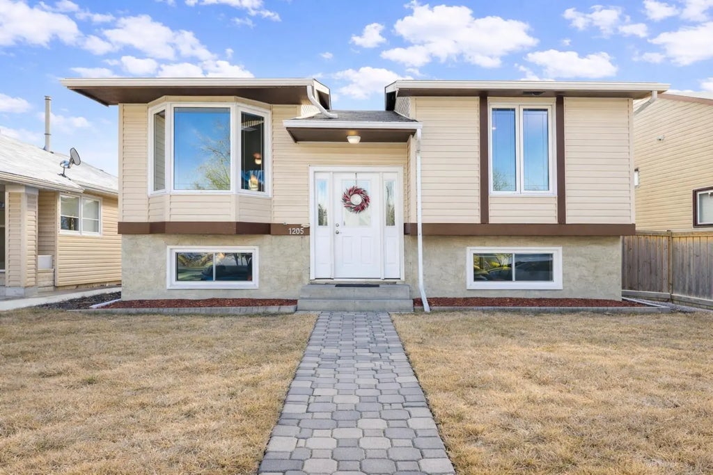 1205 Meadowbrook Drive Se, Airdrie