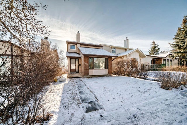 8007 Ranchview Drive Nw, Calgary