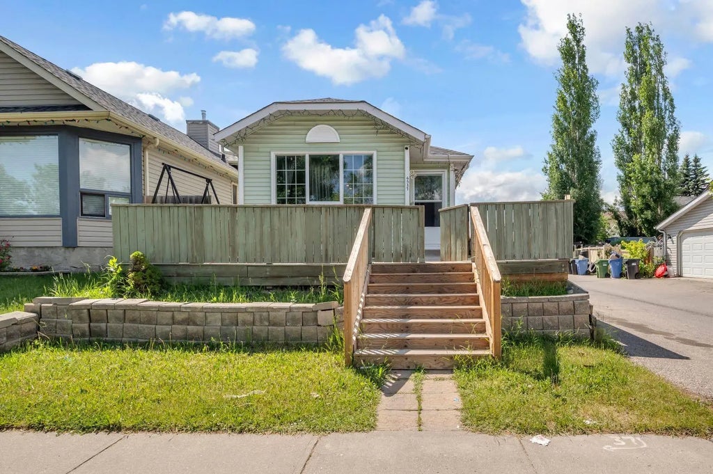 6537 68 Street Ne, Calgary
