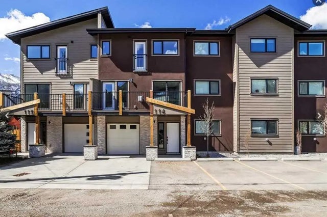 114, 1330 1st Avenue , Canmore