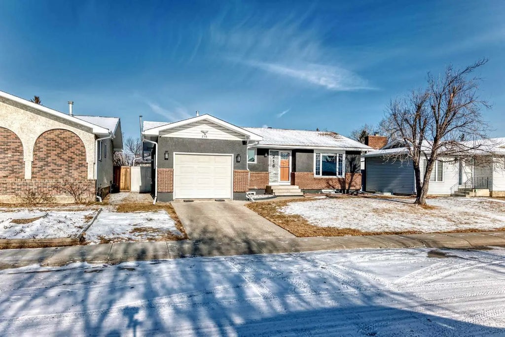 216 Pinecrest Crescent Ne, Calgary