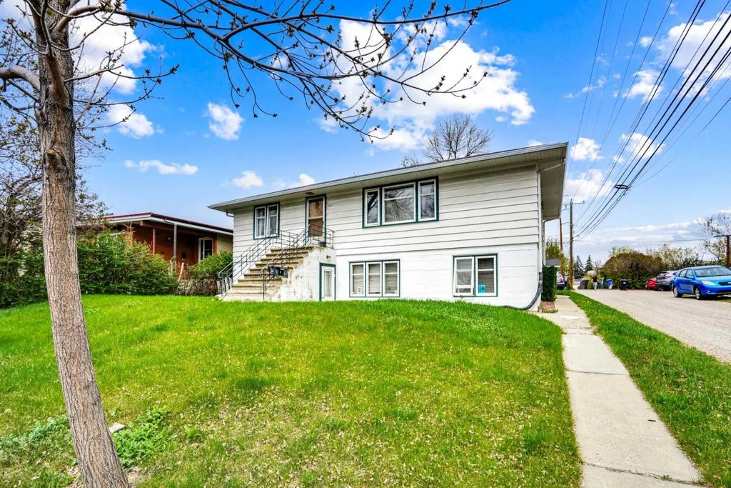 112 29 Avenue Nw, Calgary